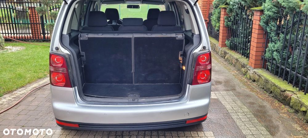 Volkswagen Touran 1.9 TDI DPF DSG Trendline - 8
