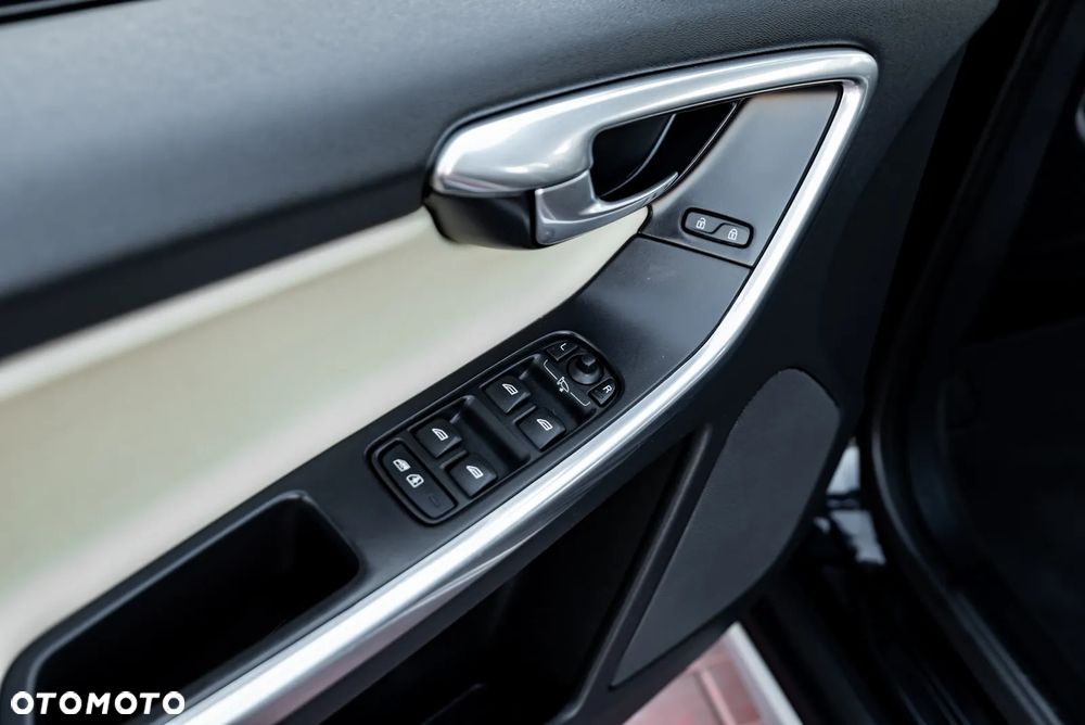 Volvo XC 60 D5 AWD RDesign - 19