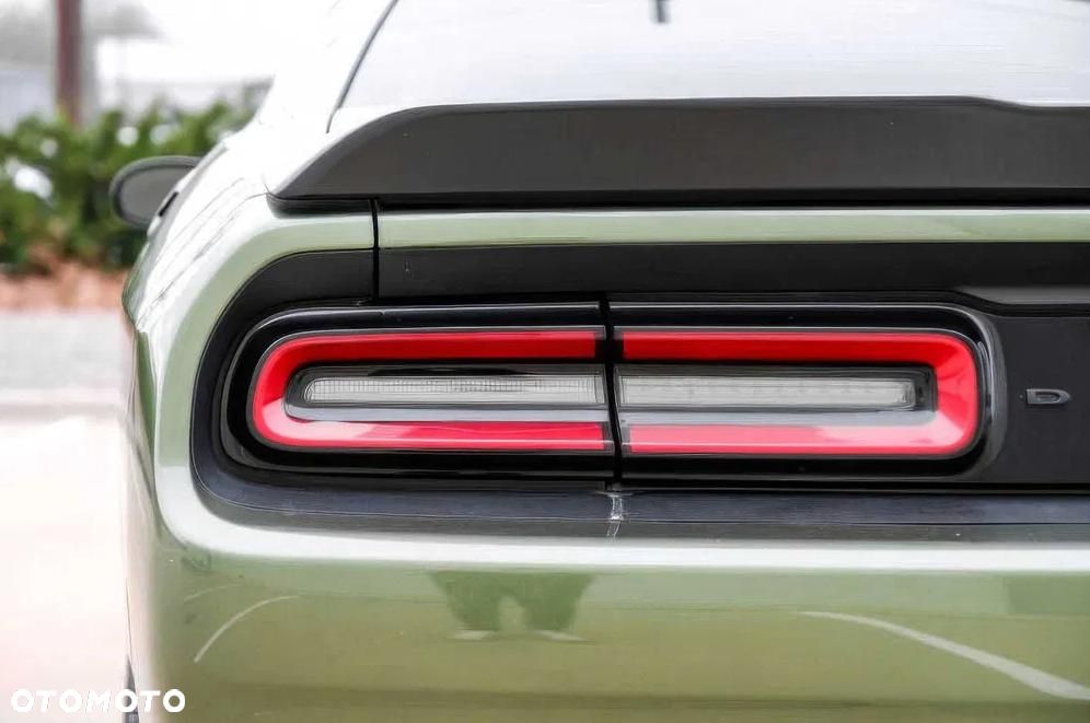 Dodge Challenger 5.7 R/T - 8