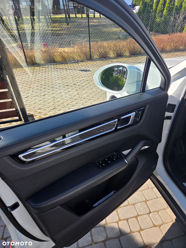 Porsche Cayenne - 21