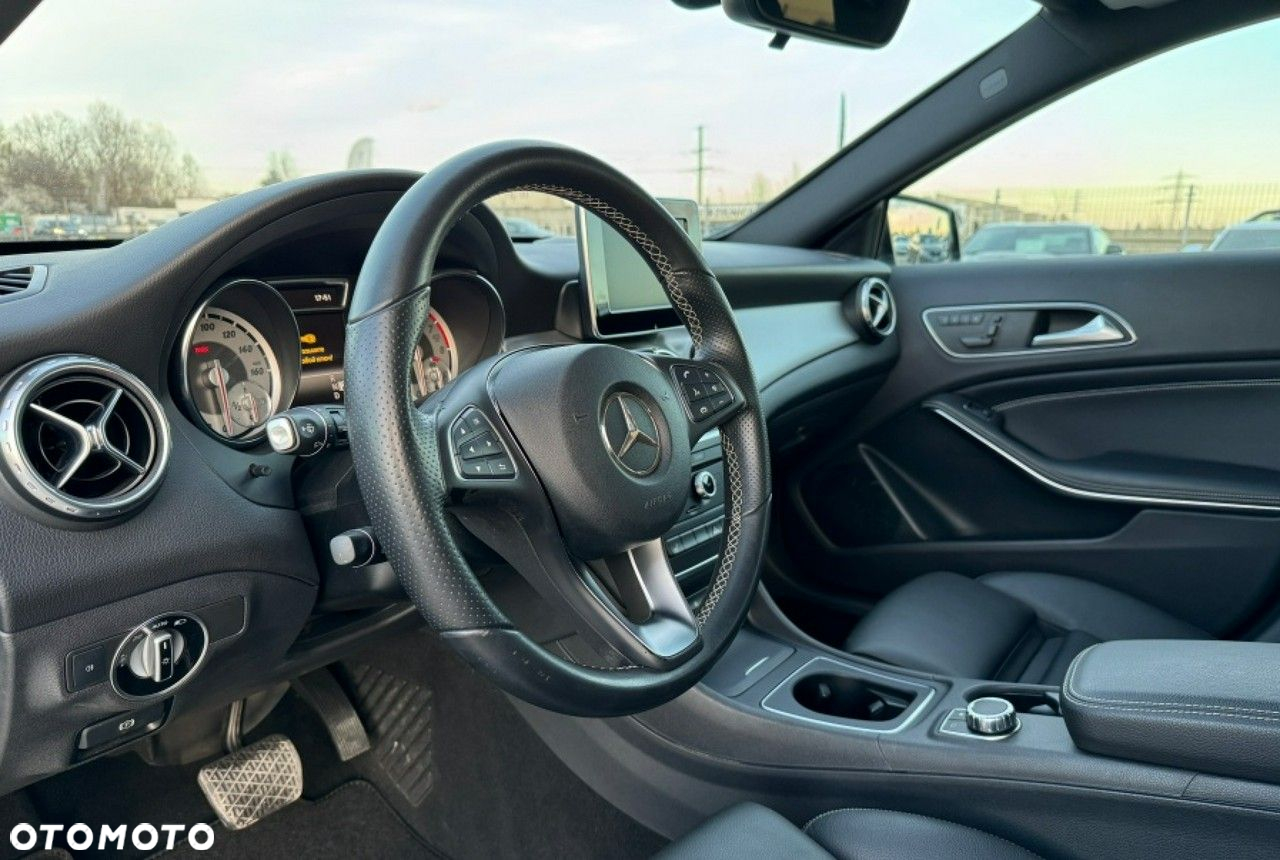 Mercedes-Benz GLA - 11