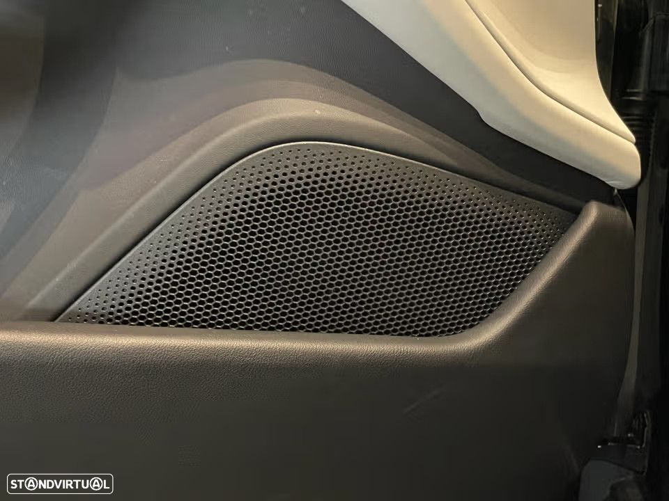 Porsche Taycan Cross Turismo 4 - 36