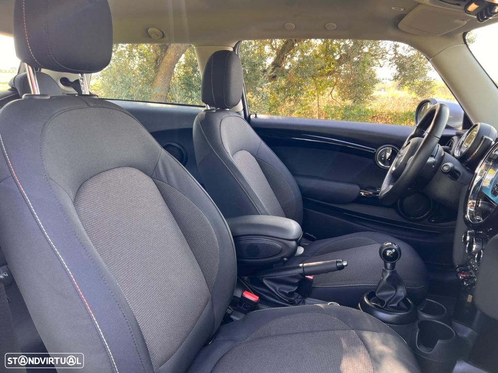 MINI 3 Portas Cooper Essential - 10