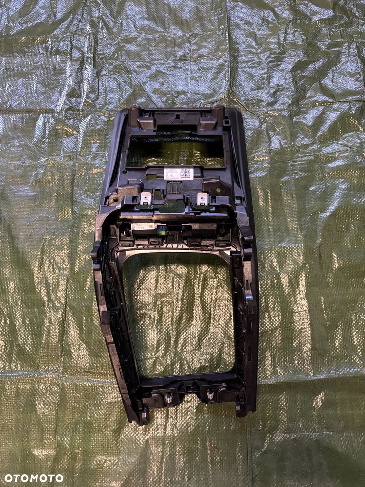 Mercedes C Klasa W206 obudowa ramka tunelu A2066806503 A2066809901 - 2