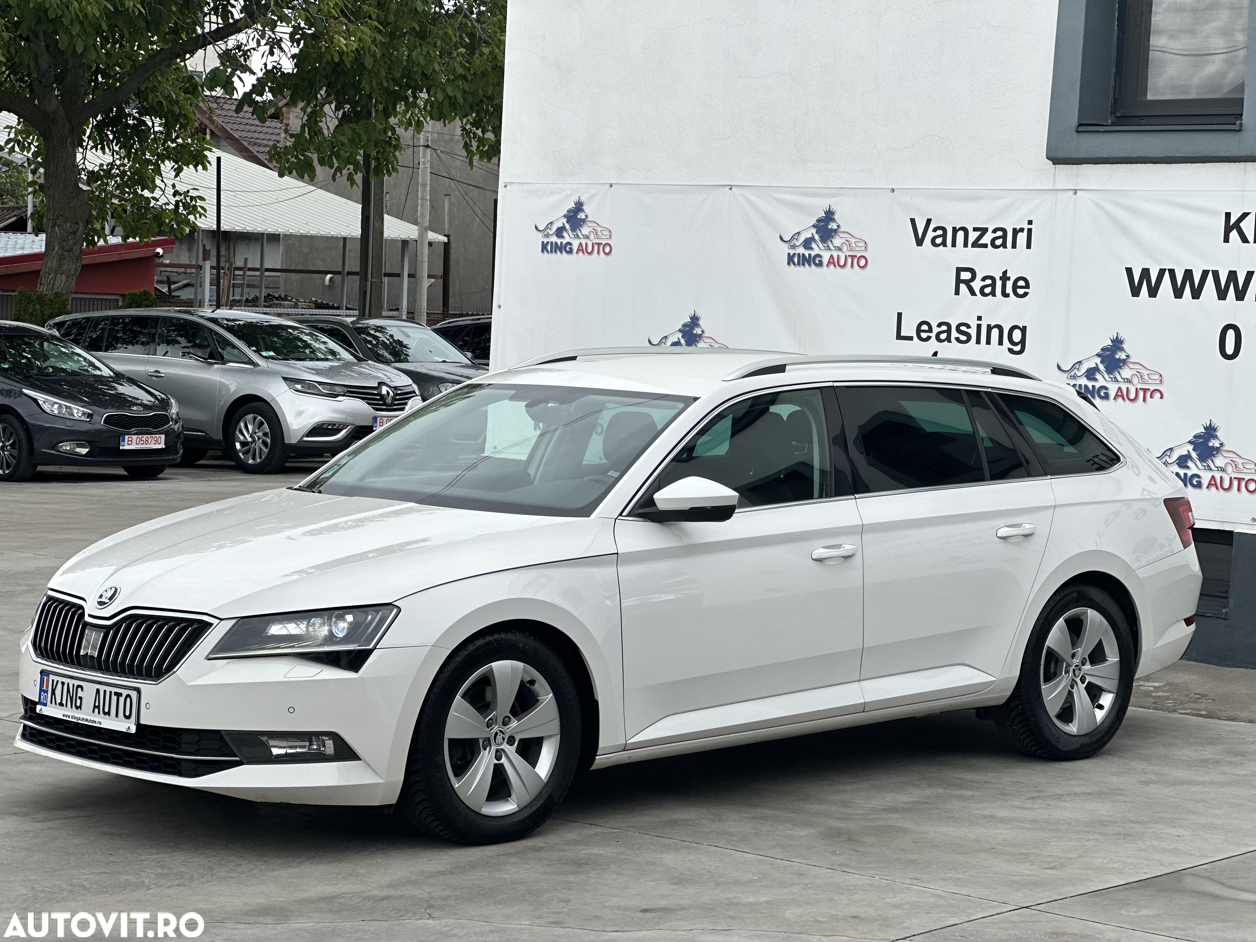 Skoda Superb Combi 2.0 TDI DSG Ambition - 8