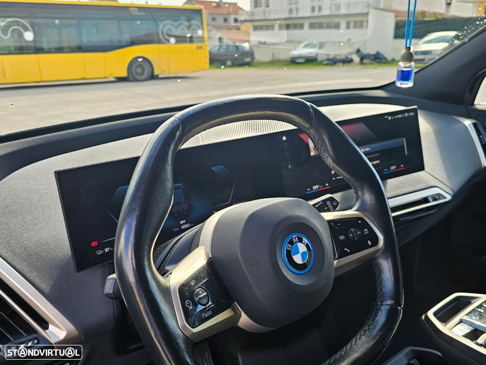 BMW iX xDrive40 - 7