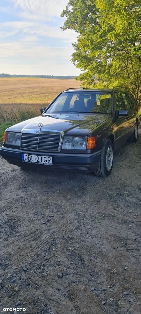 Mercedes-Benz W124 1992 photo 2