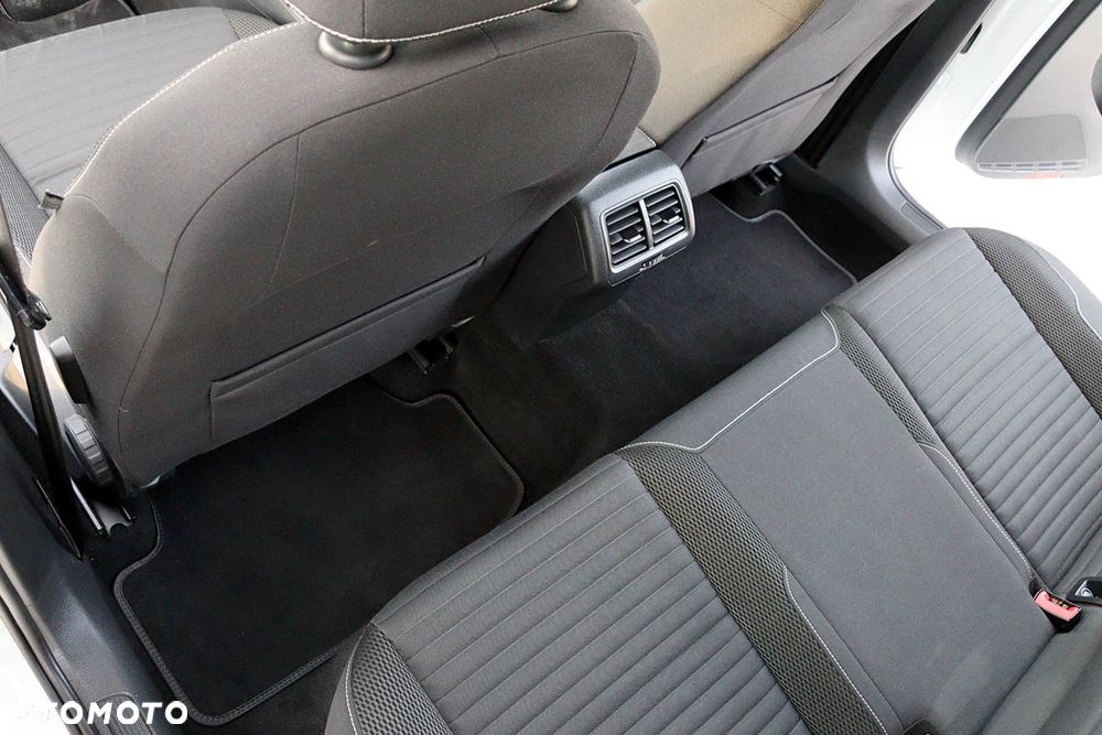 Volkswagen Golf - 29