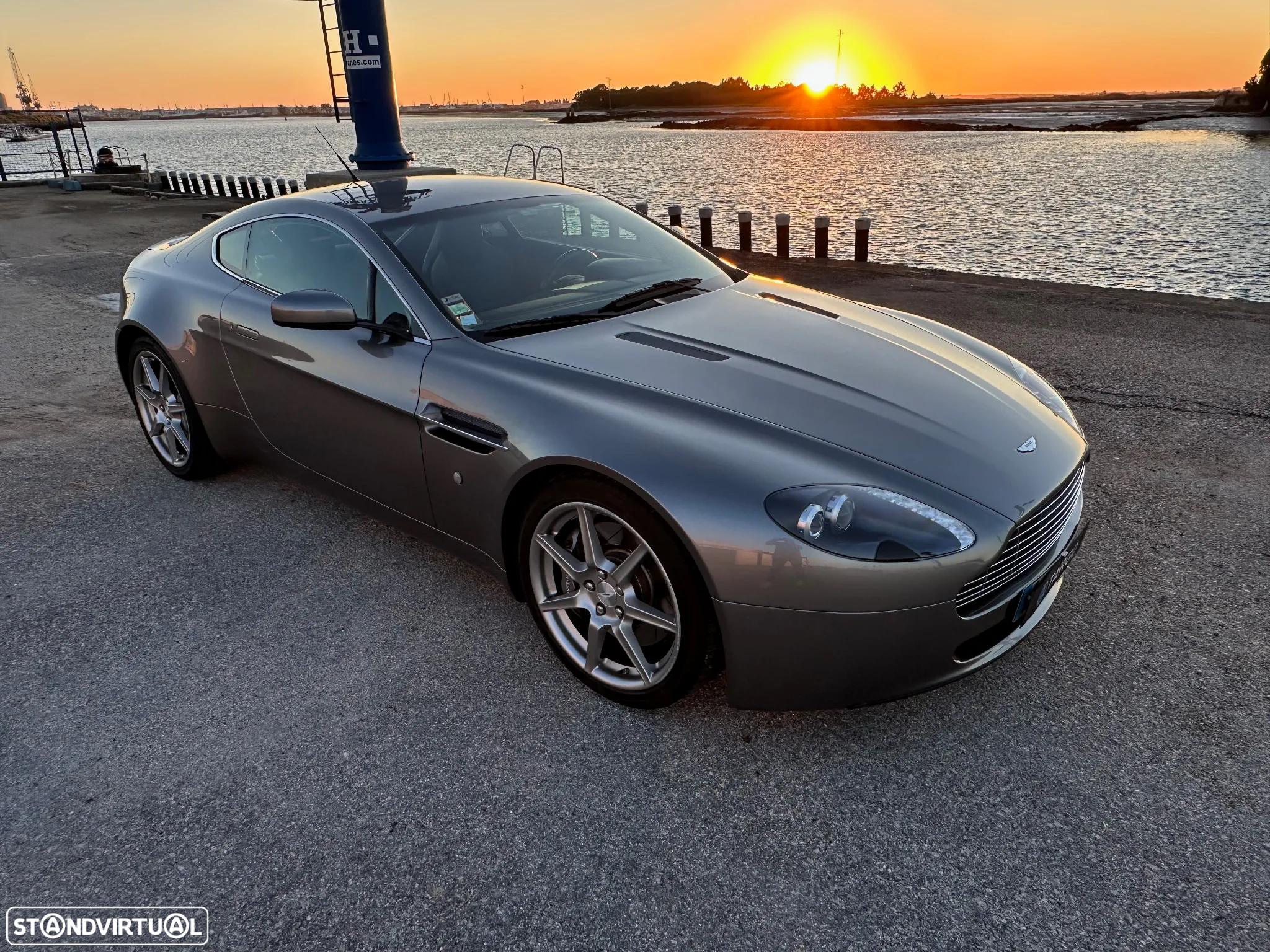 Aston Martin Vantage Coupe V8 - 38