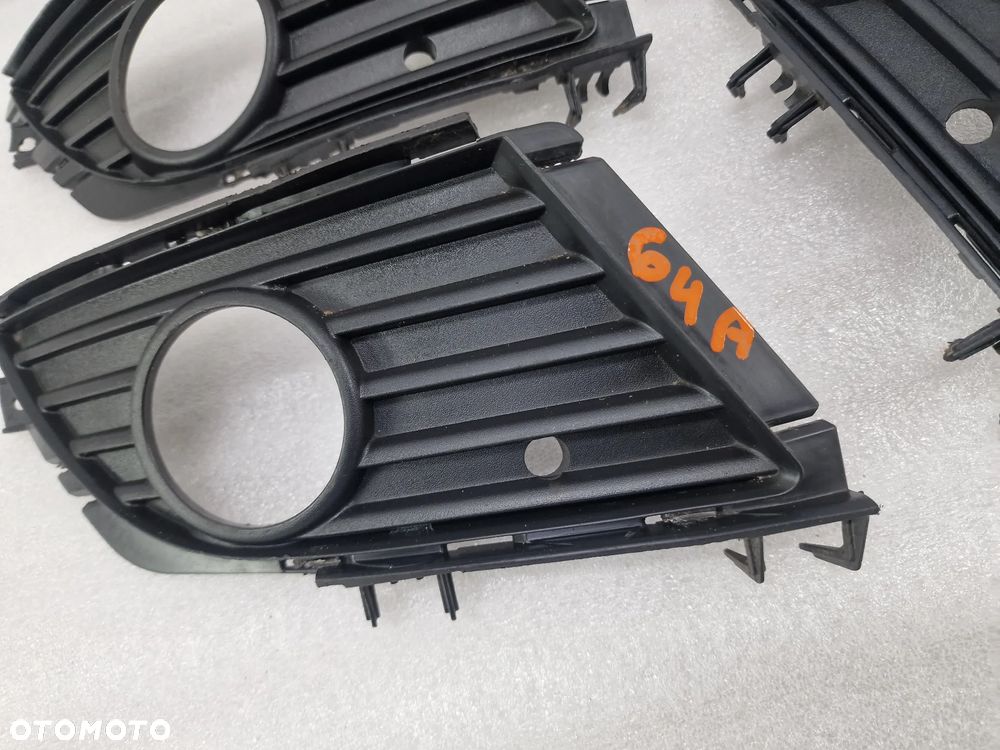 OPEL CORSA C LIFT 03-06 PRAWA KRATKA BOCZNA ZDERZAKA PRZEDNIEGO PRZÓD NA HALOGEN , NR 13120838 , NR AUKCJI B/64 - 3