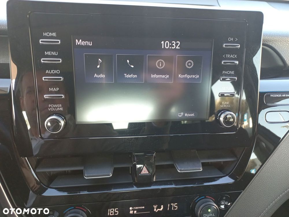 Toyota Camry 2.5 Hybrid Comfort CVT - 28