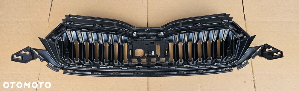 Grill atrapa Skoda Octavia 5E3853653C - 5