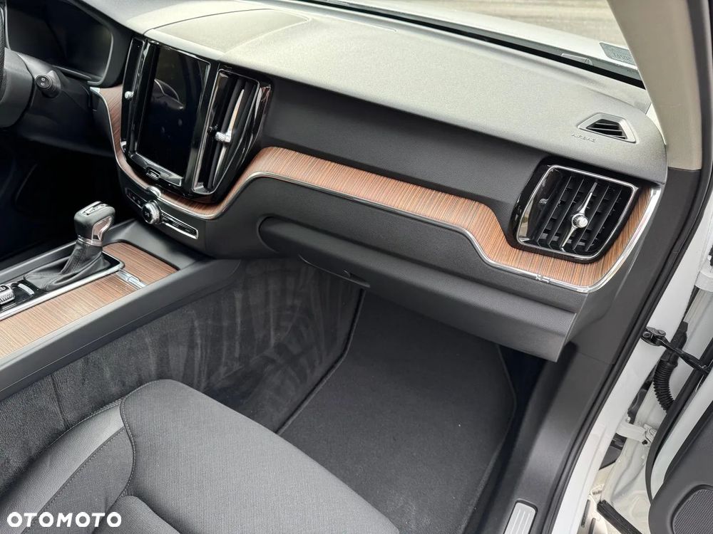 Volvo XC 60 D4 Momentum - 12