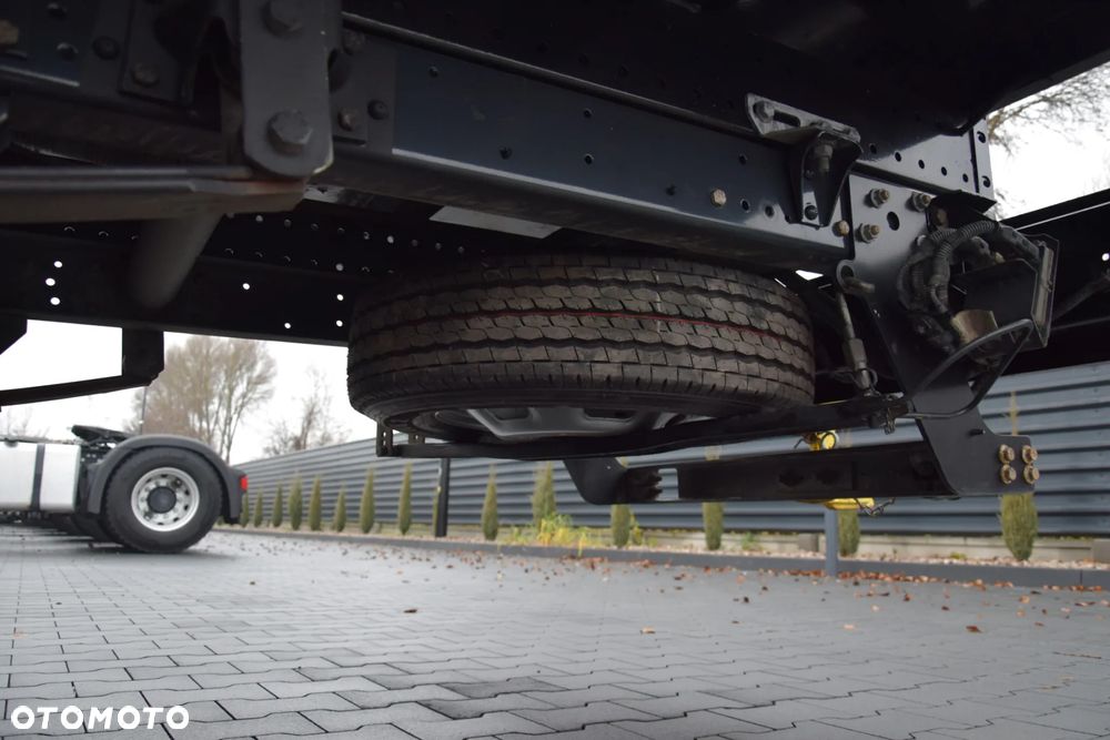 Iveco DAILY 35C16 / 2.3 - 160 KM / BRYGADÓWKA / 6 OSOBOWY / DOSTAWCZE / SKRZYNIA / KLIMA / NAWIGACJA / KAMERA COFANIA / TEMPOMAT / SERWISOWANY / SPROWADZONY - 16