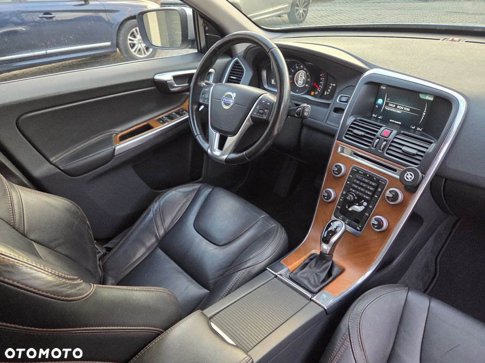 Volvo XC 60 T5 AWD Geartronic Momentum - 10