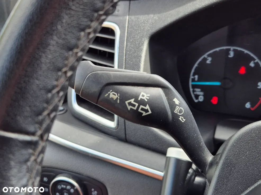 Ford Tourneo Custom - 13