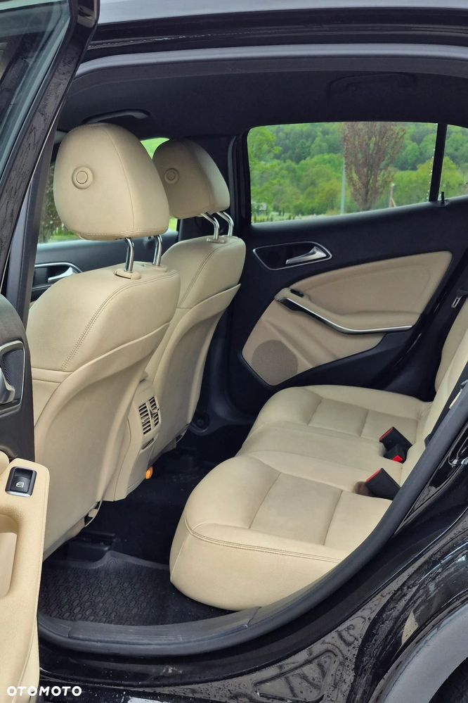 Mercedes-Benz GLA 250 4-Matic - 11