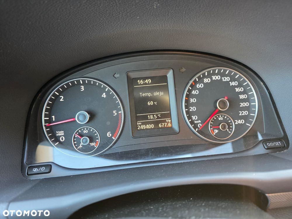 Volkswagen Touran 2.0 TDI DPF MATCH - 8