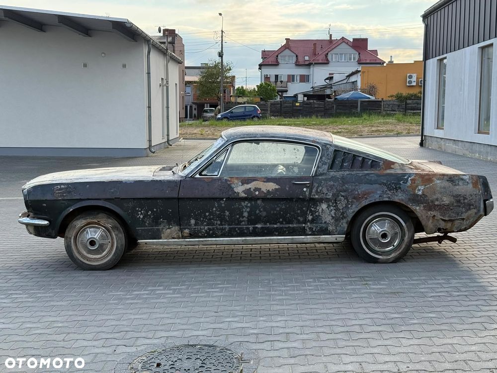Ford Mustang - 8