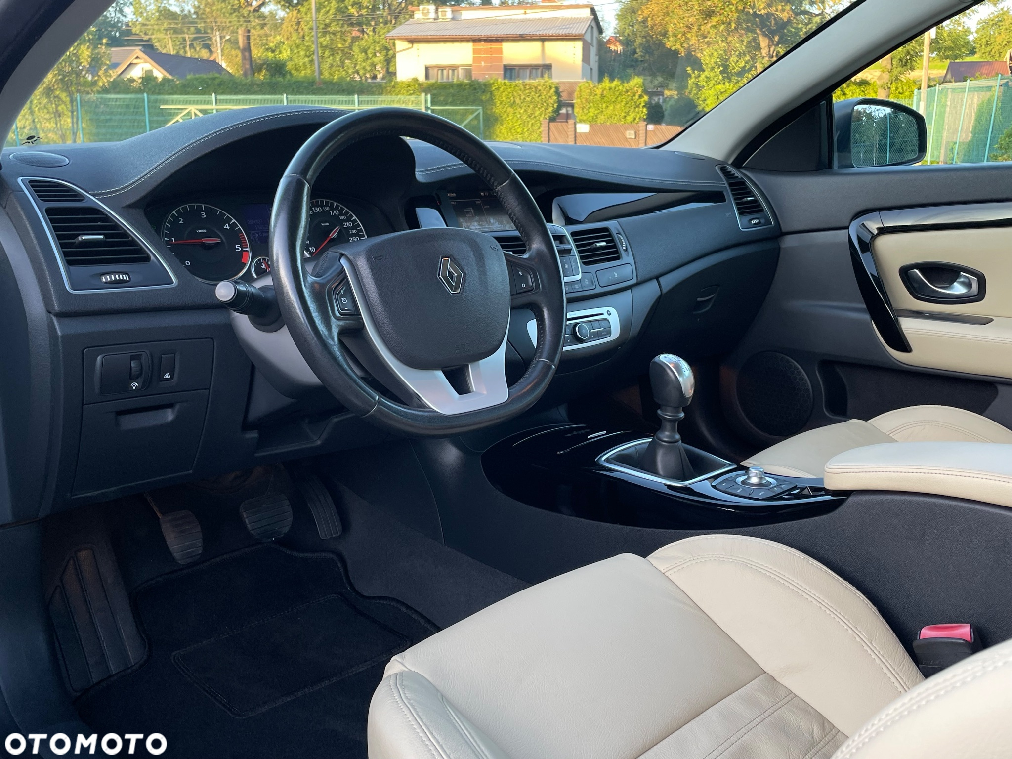 Renault Laguna Coupe dCi 150 FAP - 13