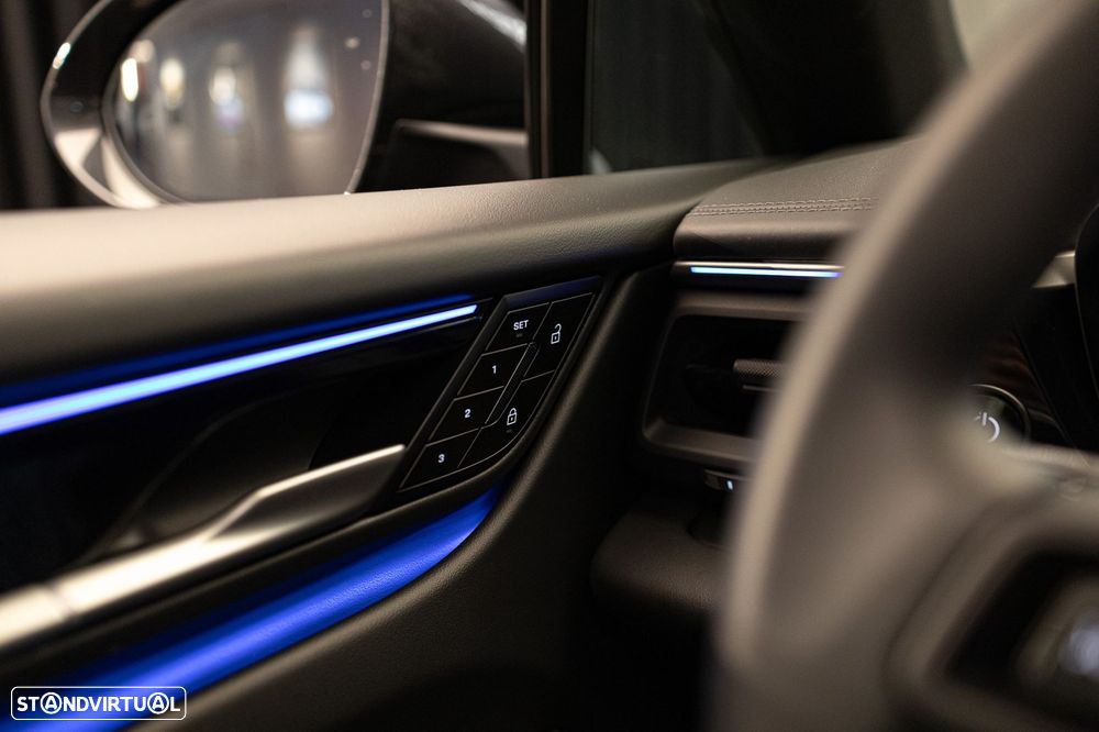 Porsche Macan Electric 4 - 39