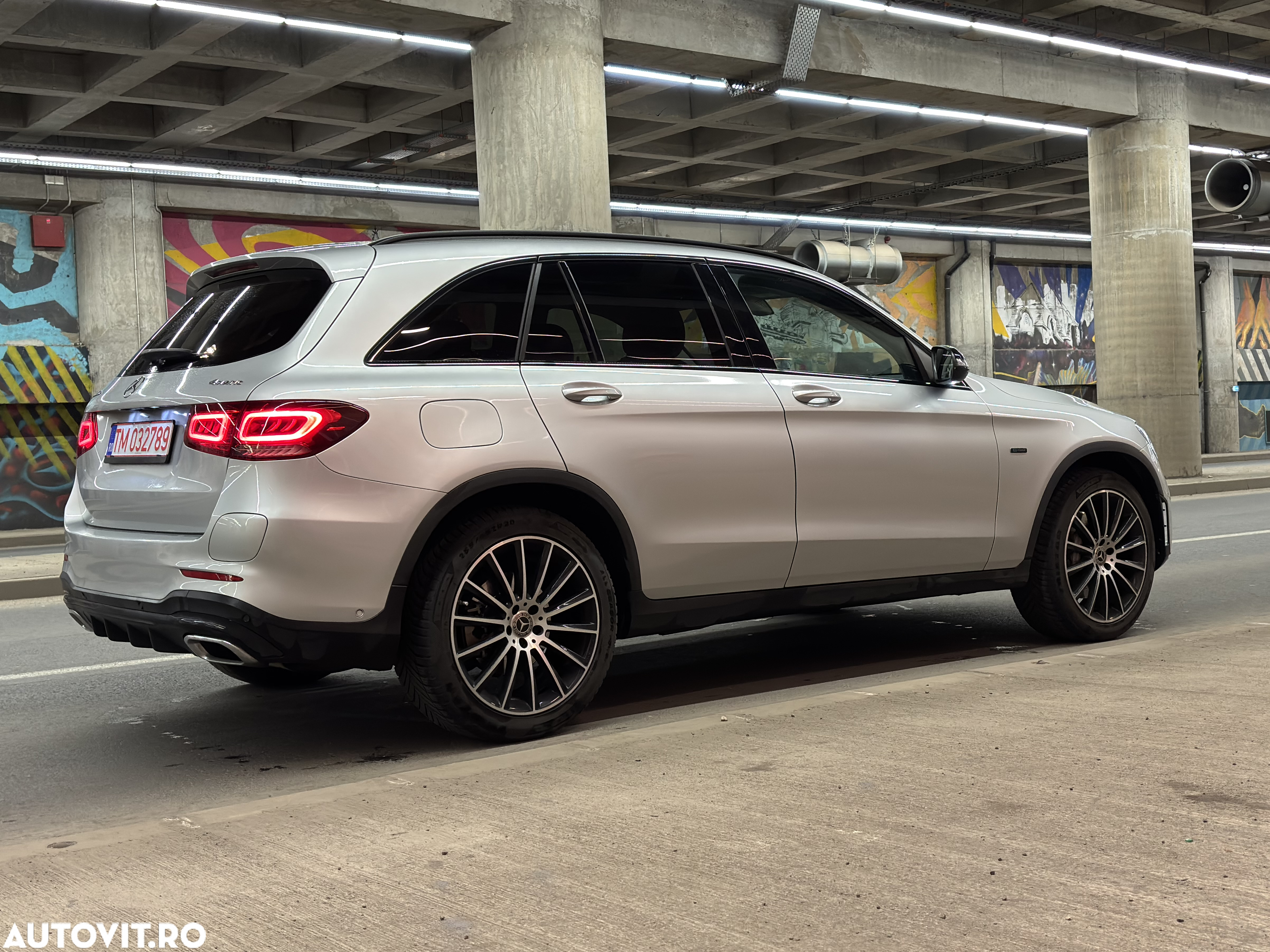 Mercedes-Benz GLC 300 e 4Matic 9G-TRONIC AMG Line Plus - 6