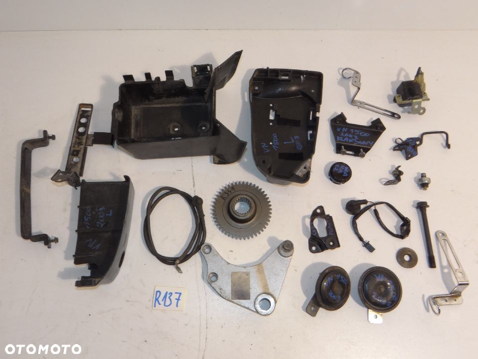 VN 1500 Vulcan 04r plastik wypełnienie mocowanie jarzmo klakson czujnik oleju R137 - 1