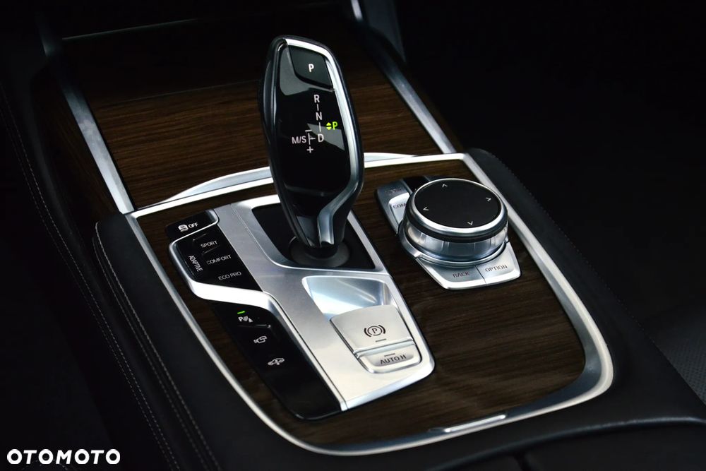 BMW Seria 7 750Ld xDrive - 31