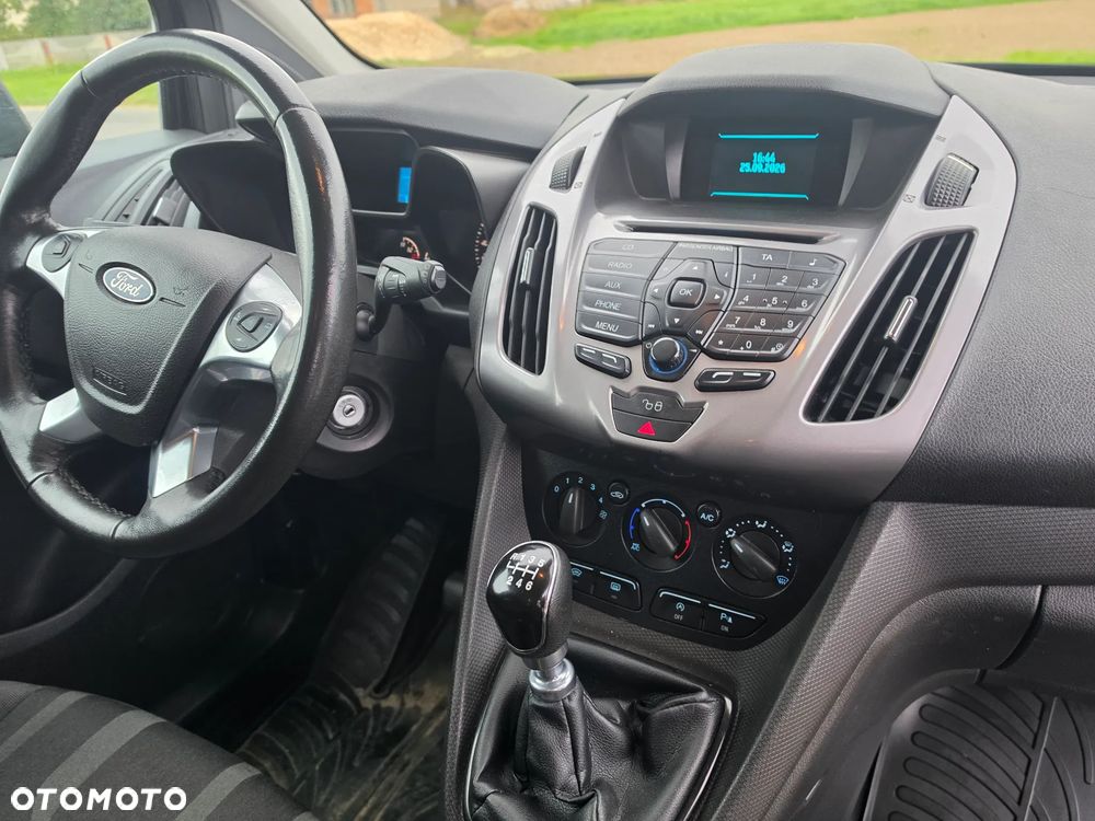 Ford Tourneo Connect - 13