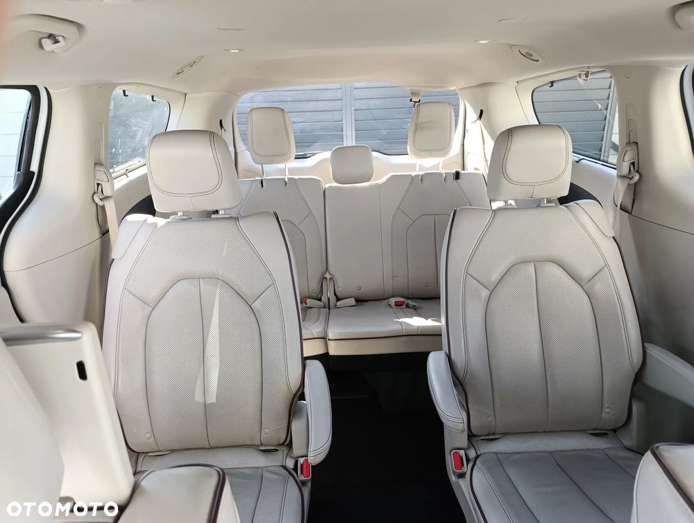 Chrysler Pacifica - 9