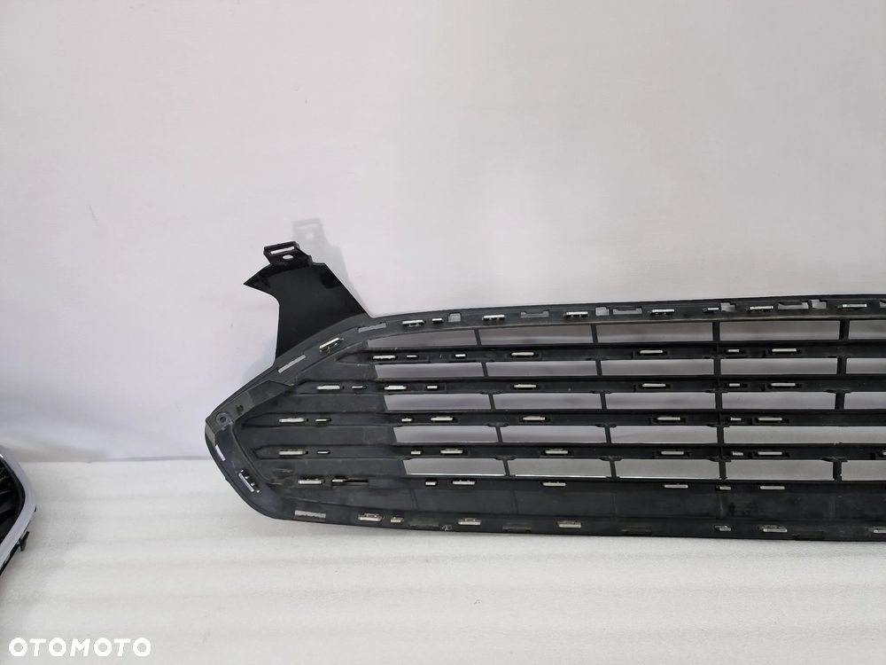 FORD MONDEO MK5 14- ATRAPA / GRILL / KRATKA ŚRODKOWA ZDERZAKA PRZEDNIEGO PRZÓD , NR DS73-8150-J , NR AUKCJI KR87 - 14