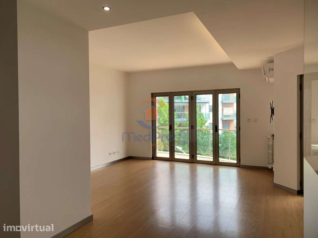 Apartamento T2 c/ Parqueamento e Arrecadação | Jardim da Amoreira, ... - Grande imagem: 2/38