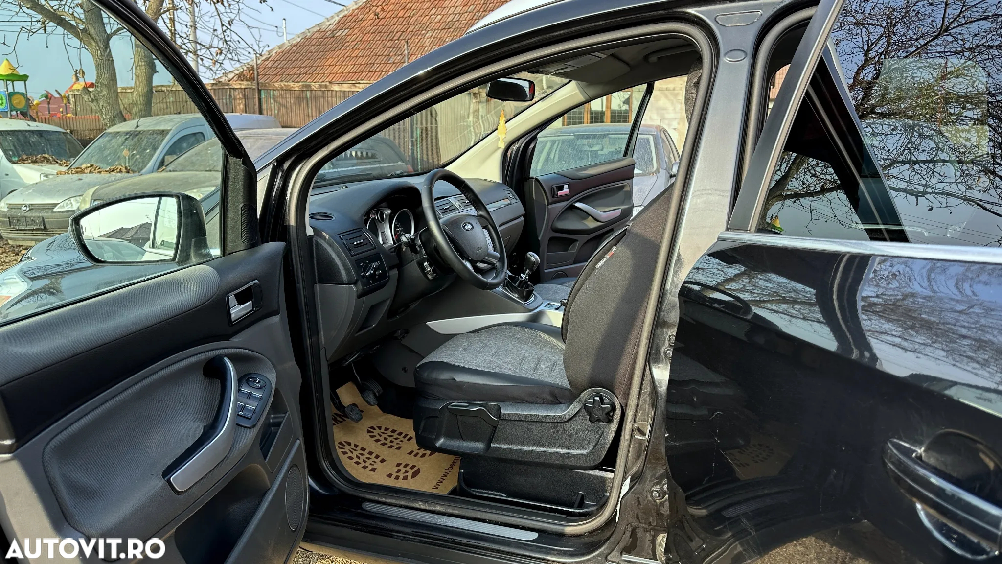 Ford Kuga 2.0 TDCi 2x4 Titanium - 9