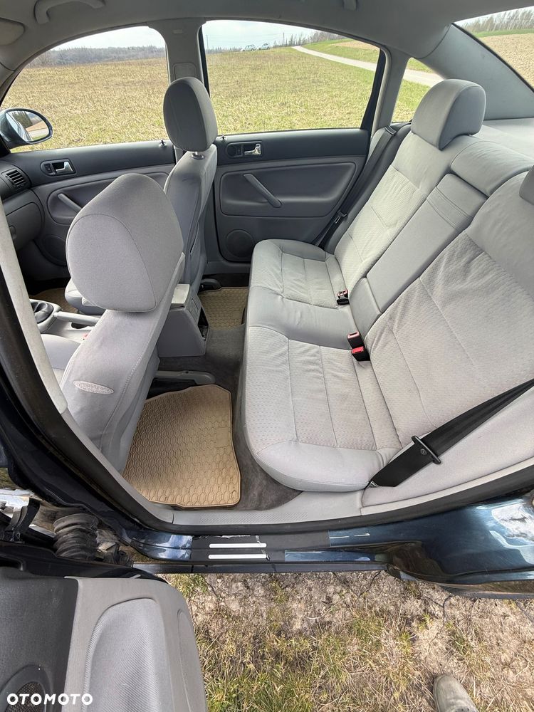 Volkswagen Passat - 4