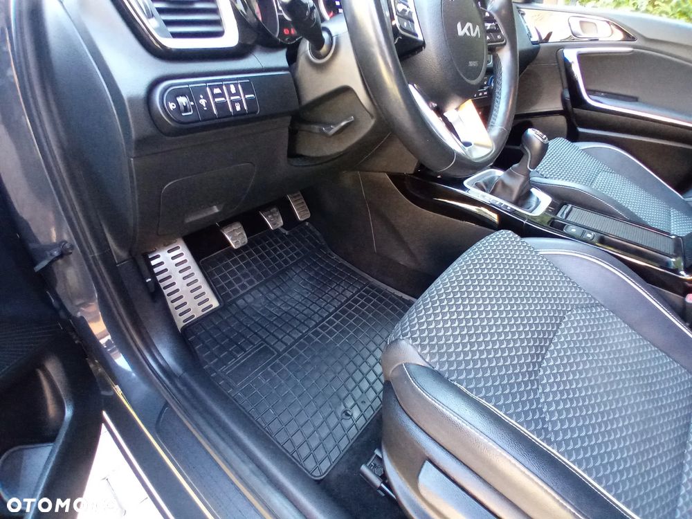 Kia Ceed 1.5 T-GDI L Business Line Plus - 23