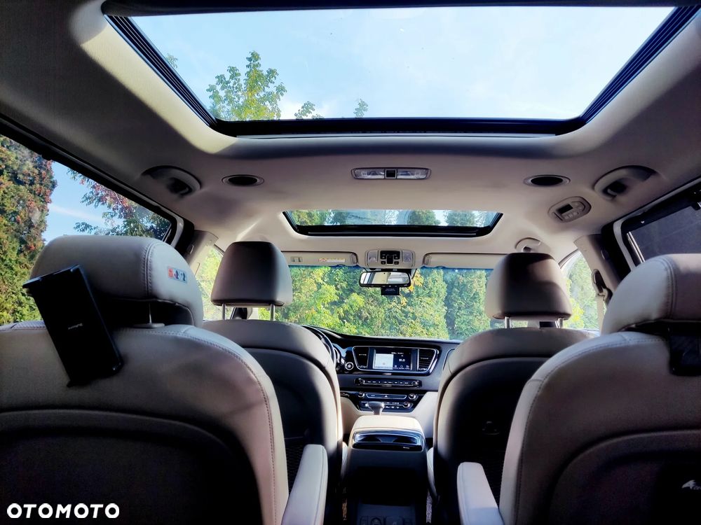 Kia Carnival - 18