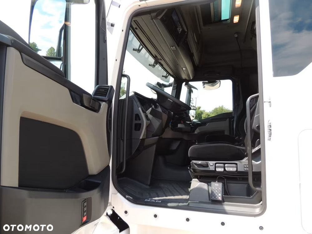 MAN TGX 26.470 6x2*4+ żuraw Atlas 170.2 | 2022 | 16 400 km | Retarder | Lift + skrętna oś - 6
