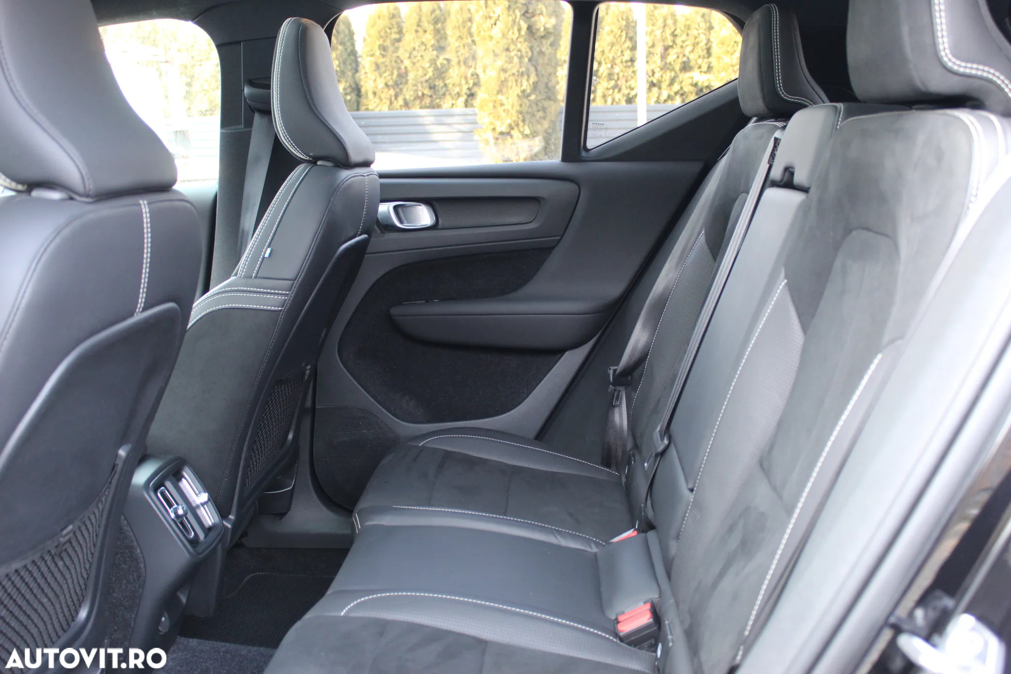 Volvo XC 40 D4 AWD Geartronic R-Design - 12