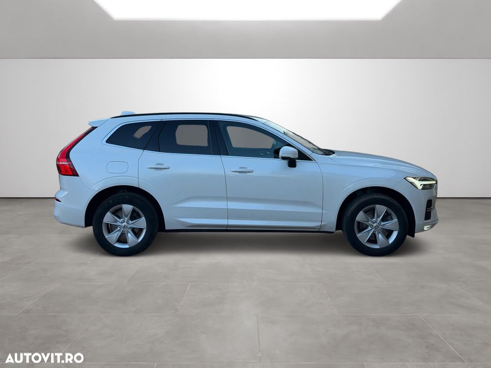 Volvo XC 60 B4 MHEV AWD Momentum Pro - 32