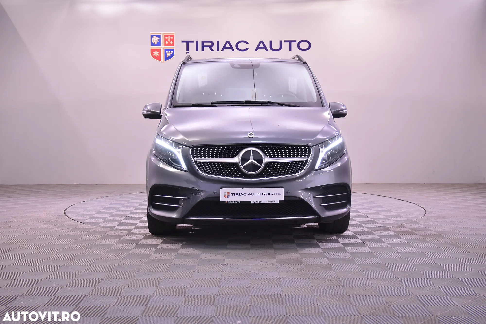 Mercedes-Benz V - 8