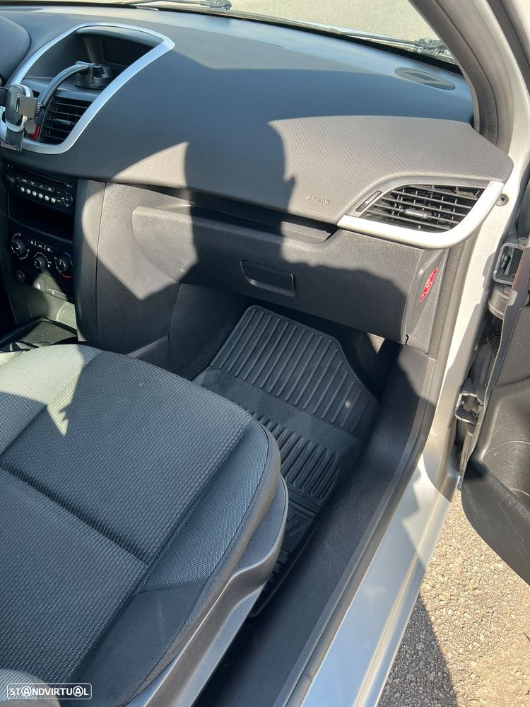 Peugeot 207 1.4 16V Active - 13