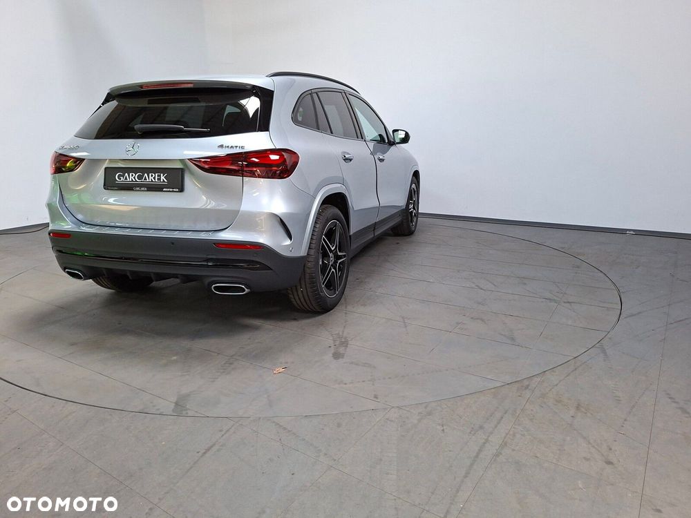 Mercedes-Benz GLA - 14