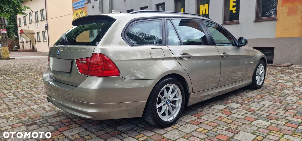 BMW Seria 3 320d DPF Edition Sport - 29