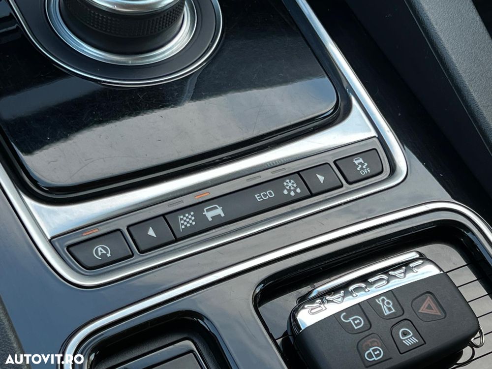 Jaguar F-Pace 30d AWD 300 Sport - 15