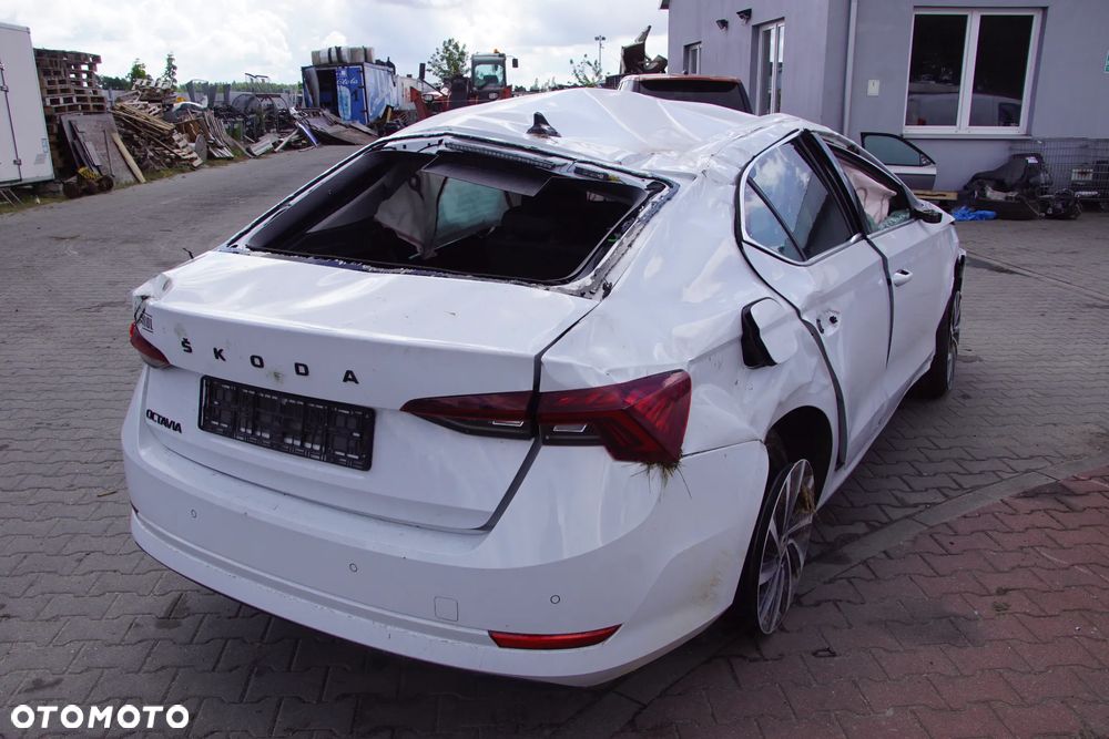 Auto na części - Skoda Octavia IV 2.0 TDI 150 KM DTTC VCW LS9R 2023R Silnik Skrzynia Drzwi Błotnik Lampa Lusterko Klamka Szyba Deska Kokpit Sterownik Moduł Czujnik Licznik Wyświetlacz Panel Kierownica - 7