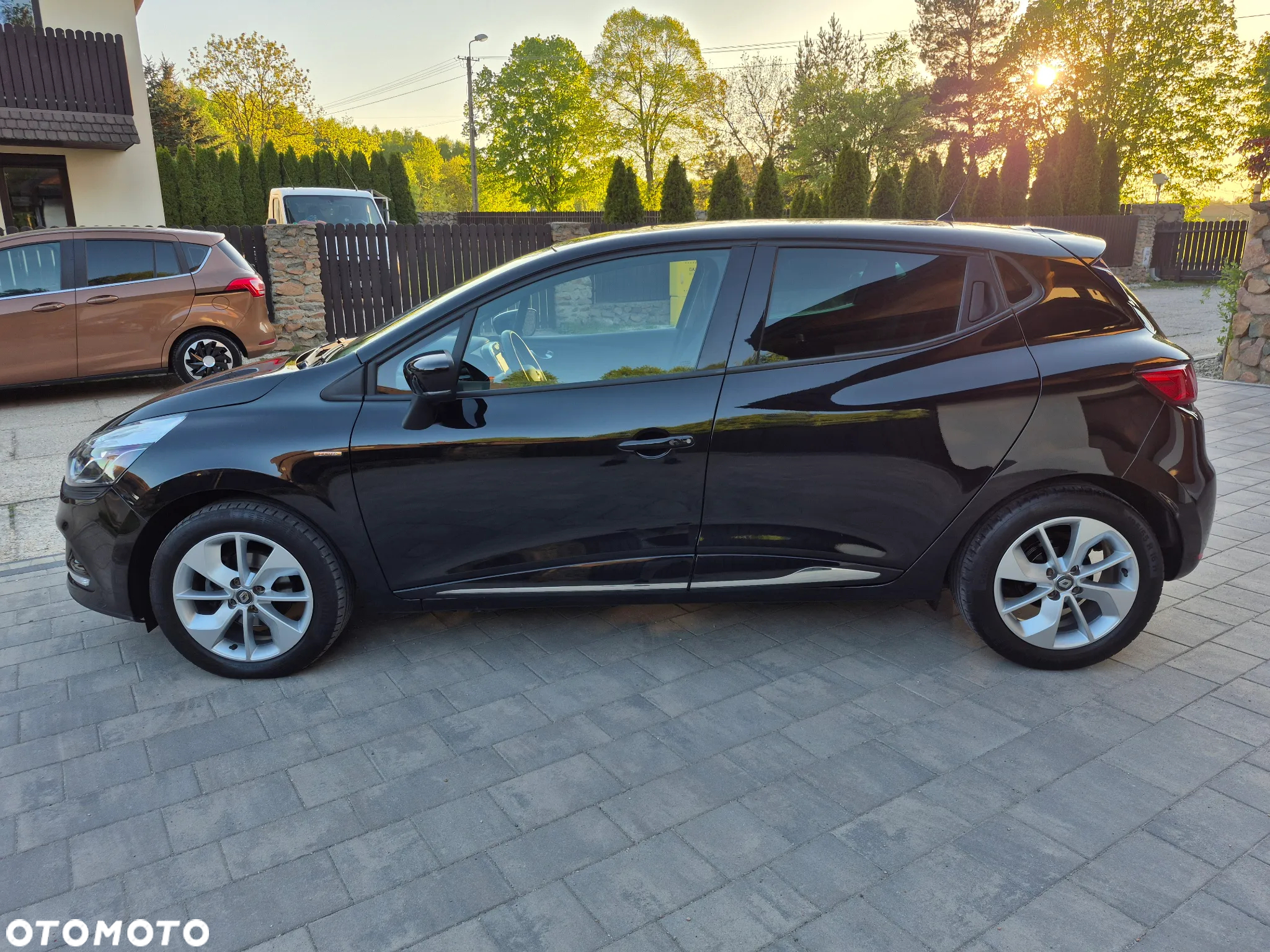 Renault Clio 1.2 16V 75 LIMITED - 8