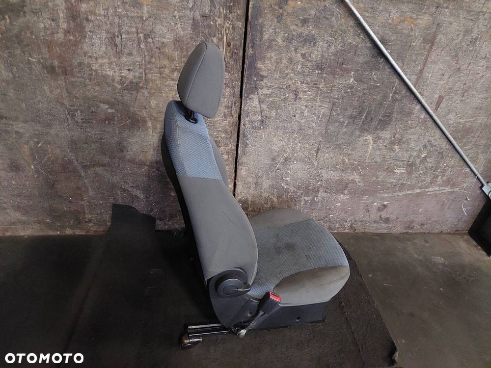 FOTEL LEWY PRZÓD KIEROWCY FIAT IDEA I - 2