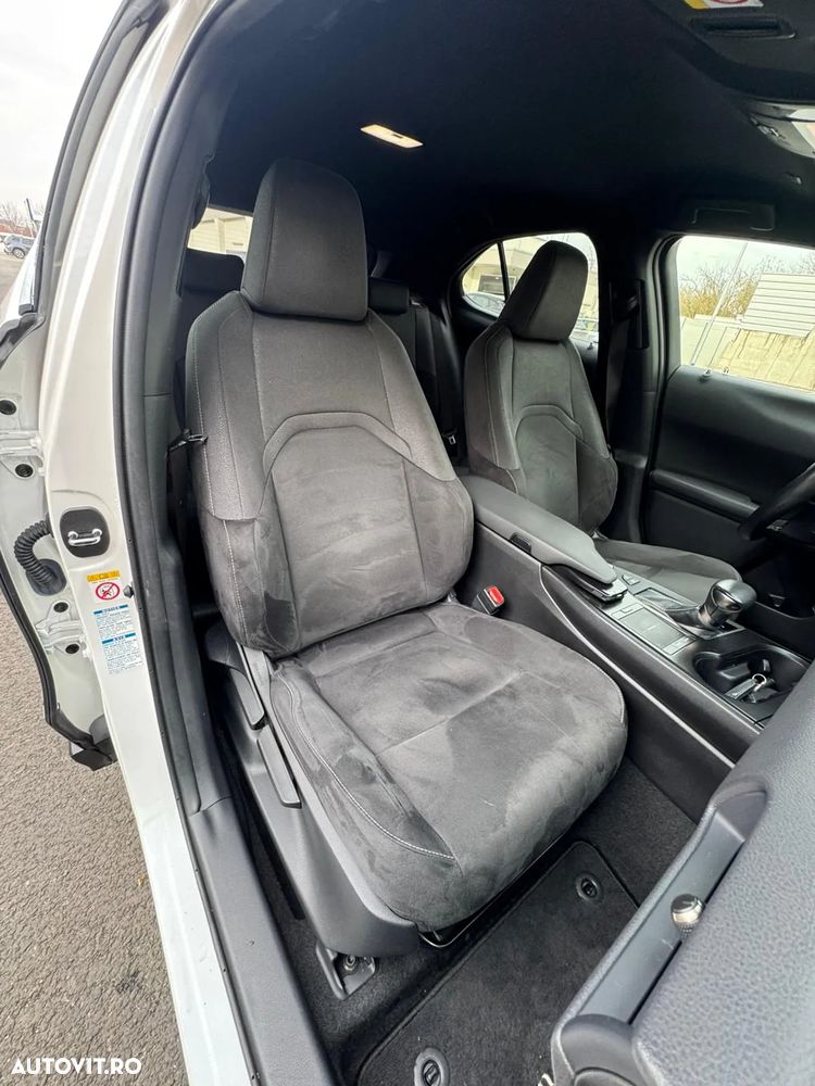 Lexus UX 250h 2.0L HEV 20H- (178 HP) 4X4 CVT Executive - 15