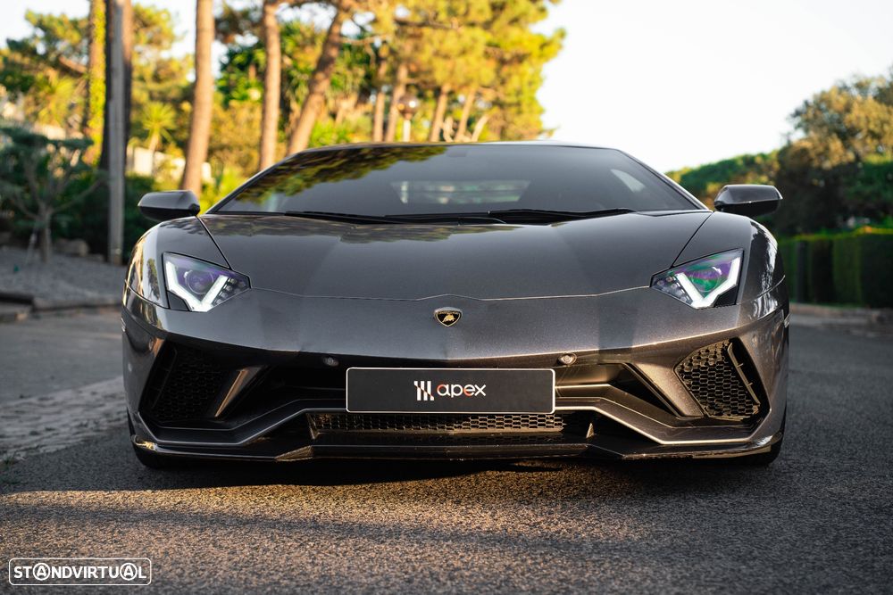 Lamborghini Aventador 6.5 V12 LP740-4 S - 17