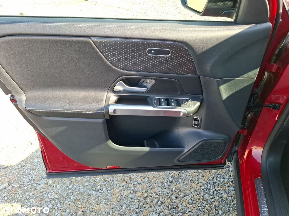 Mercedes-Benz GLB - 16